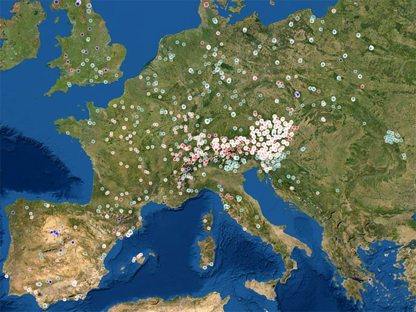 Mapa z przetworzonego zdjęcia satelitarnego kontynentu, na którą naniesiono dużą liczbę kolorowych punktów